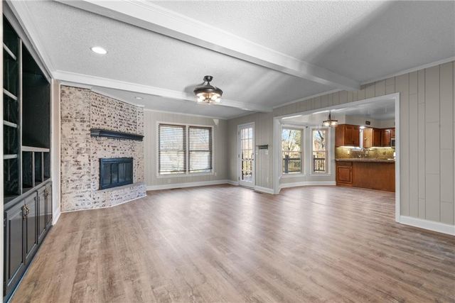 8280 W 117th Street, Overland Park, KS 66210