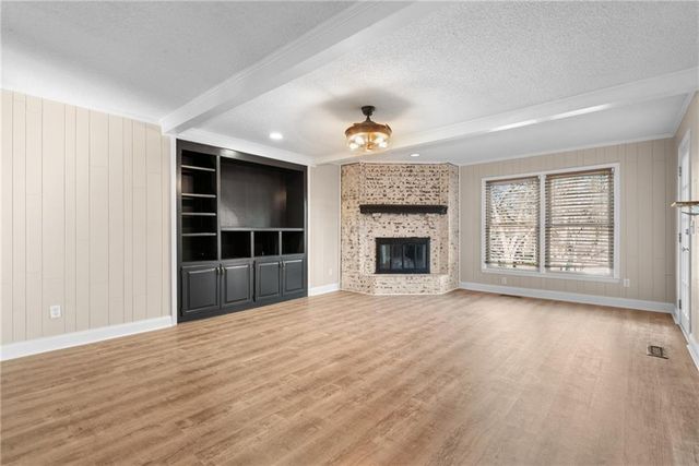 8280 W 117th Street, Overland Park, KS 66210