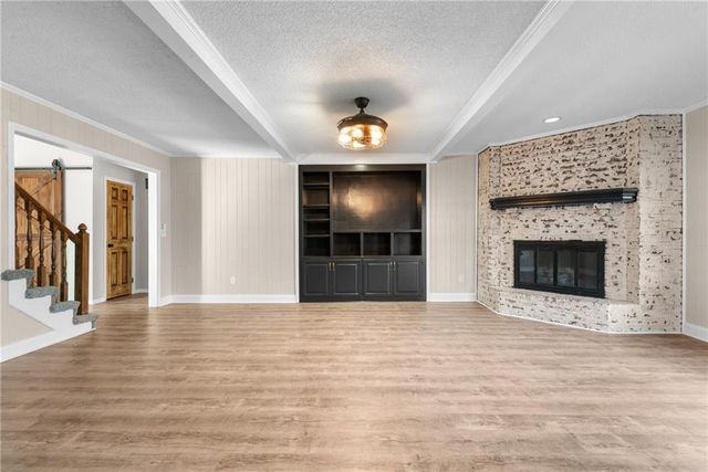 8280 W 117th Street, Overland Park, KS 66210