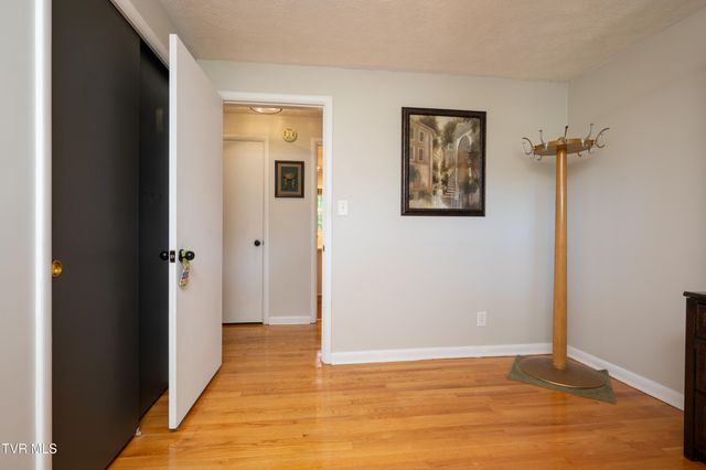 311 Brookdale Circle, Bristol, VA 24201