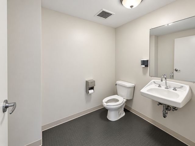 1311 E 57th Street, Chicago, IL 60637