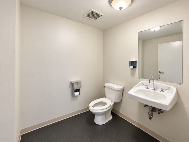 1311 E 57th Street, Chicago, IL 60637