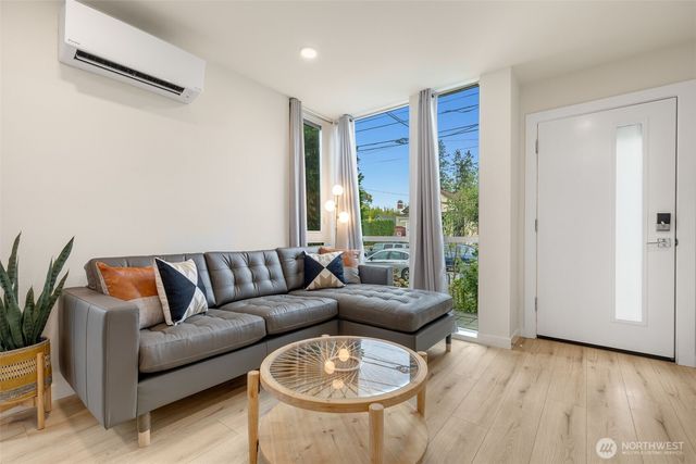 1645 22nd Avenue, Seattle, WA 98122