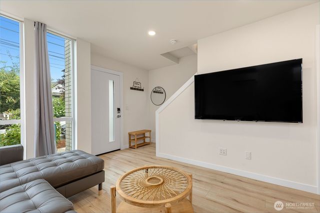 1645 22nd Avenue, Seattle, WA 98122