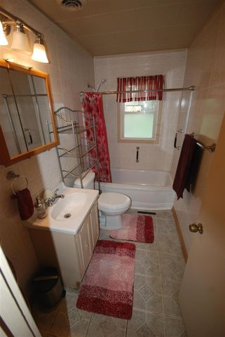 1620 E Meyers Avenue, Hazel Park, MI 48030
