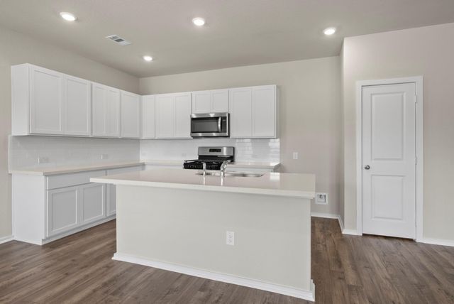 6718 Pebble Bluff Court, Cove, TX 77523