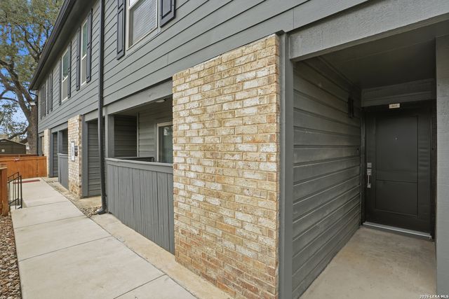 2718 Old Field Dr Apt 803, San Antonio, TX 78247