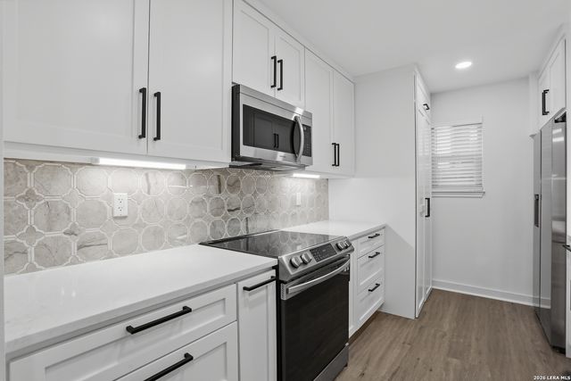 2718 Old Field Dr Apt 803, San Antonio, TX 78247