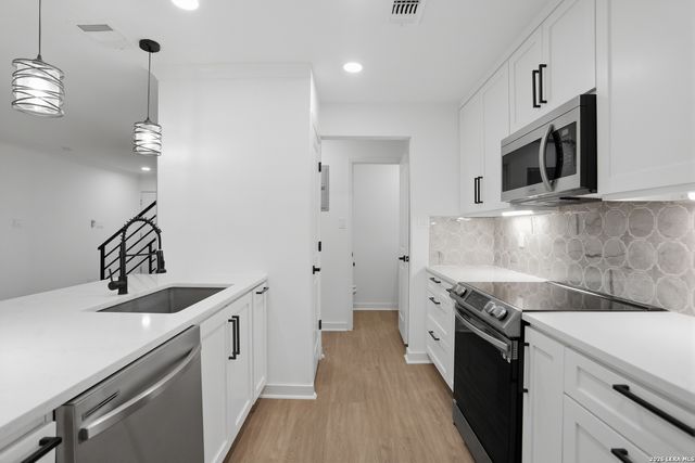 2718 Old Field Dr Apt 803, San Antonio, TX 78247