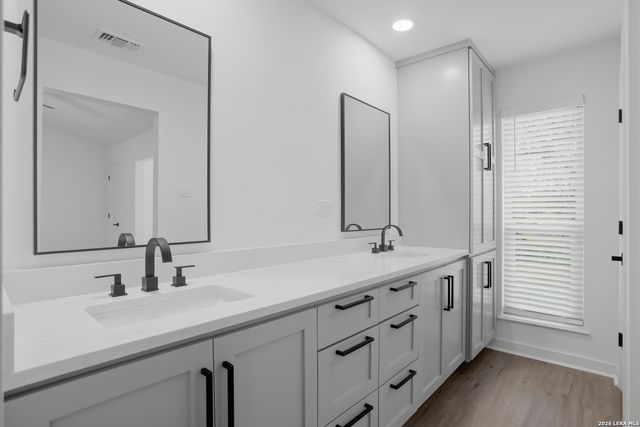 2718 Old Field Dr Apt 803, San Antonio, TX 78247