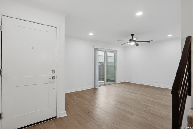 2718 Old Field Dr Apt 803, San Antonio, TX 78247