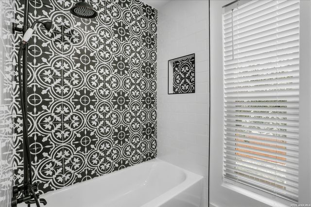 2718 Old Field Dr Apt 803, San Antonio, TX 78247