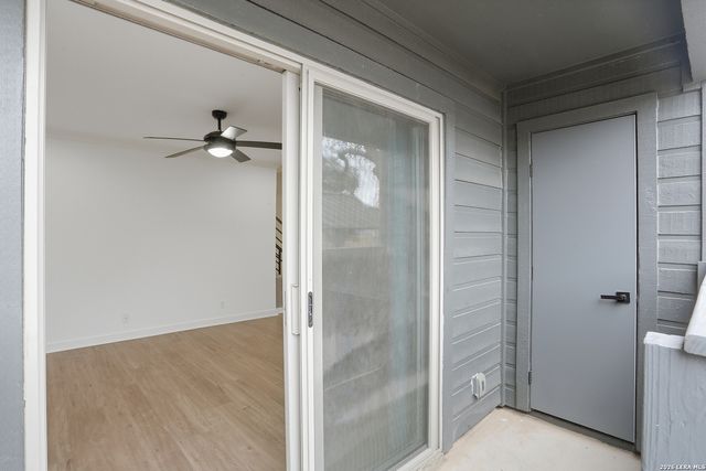 2718 Old Field Dr Apt 803, San Antonio, TX 78247