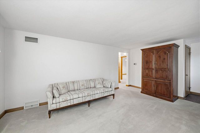 N56W5543 Sunnyside LANE, Cedarburg, WI 53012
