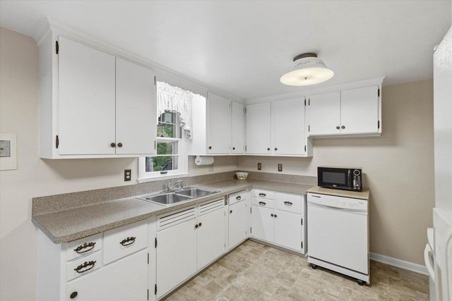 N56W5543 Sunnyside LANE, Cedarburg, WI 53012