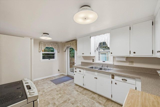 N56W5543 Sunnyside LANE, Cedarburg, WI 53012