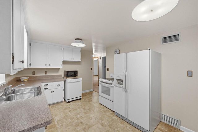 N56W5543 Sunnyside LANE, Cedarburg, WI 53012