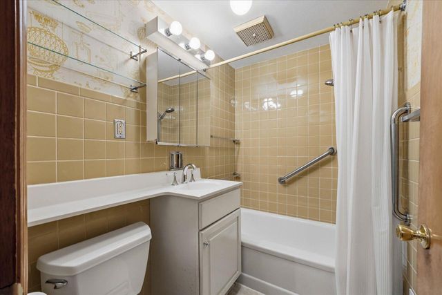 N56W5543 Sunnyside LANE, Cedarburg, WI 53012