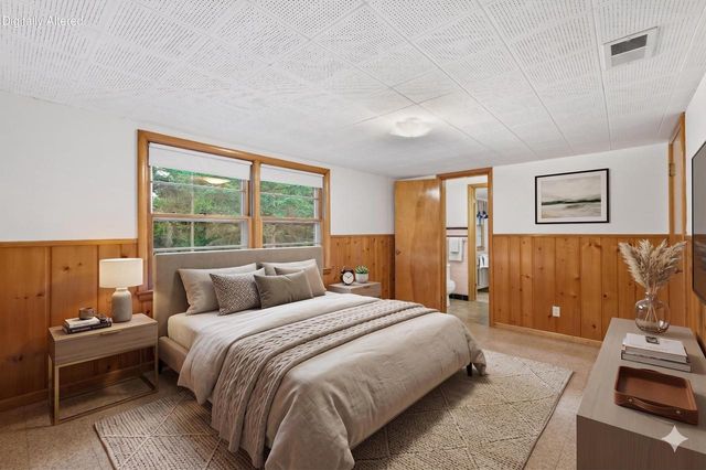 N56W5543 Sunnyside LANE, Cedarburg, WI 53012