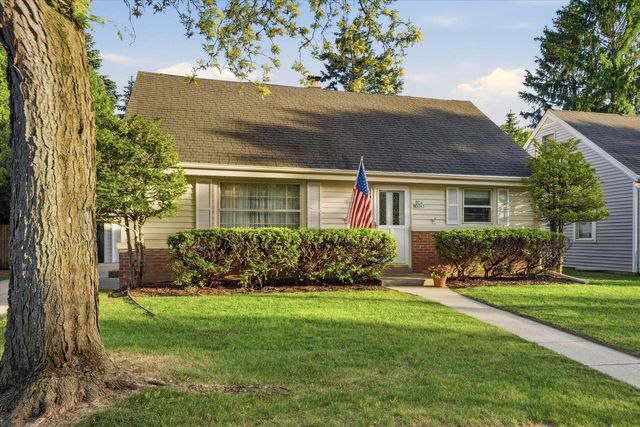 N56W5543 Sunnyside LANE, Cedarburg, WI 53012