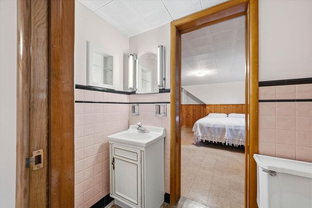 N56W5543 Sunnyside LANE, Cedarburg, WI 53012