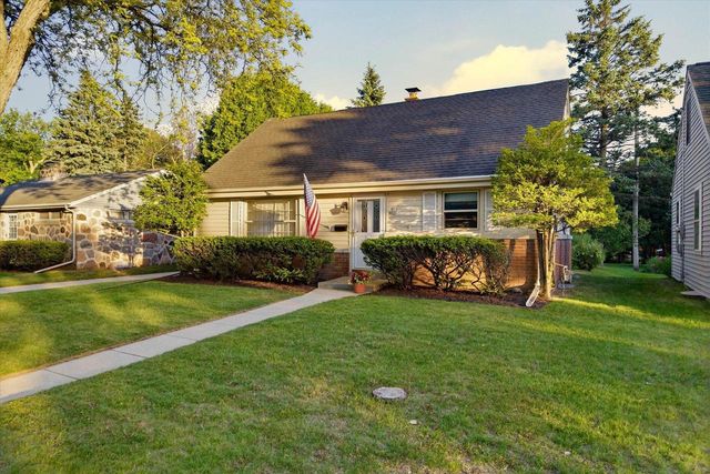 N56W5543 Sunnyside LANE, Cedarburg, WI 53012