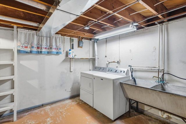 N56W5543 Sunnyside LANE, Cedarburg, WI 53012