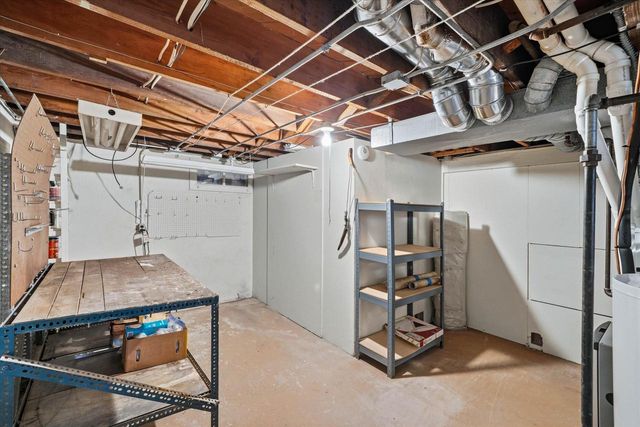 N56W5543 Sunnyside LANE, Cedarburg, WI 53012