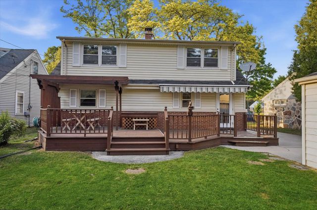 N56W5543 Sunnyside LANE, Cedarburg, WI 53012