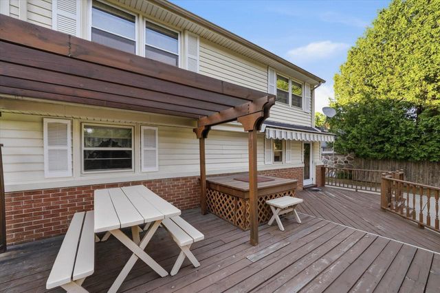 N56W5543 Sunnyside LANE, Cedarburg, WI 53012