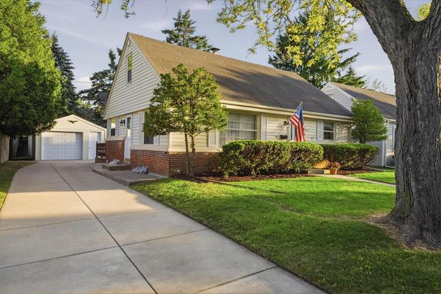 N56W5543 Sunnyside LANE, Cedarburg, WI 53012