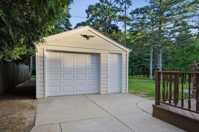N56W5543 Sunnyside LANE, Cedarburg, WI 53012