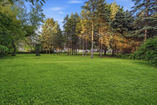 N56W5543 Sunnyside LANE, Cedarburg, WI 53012