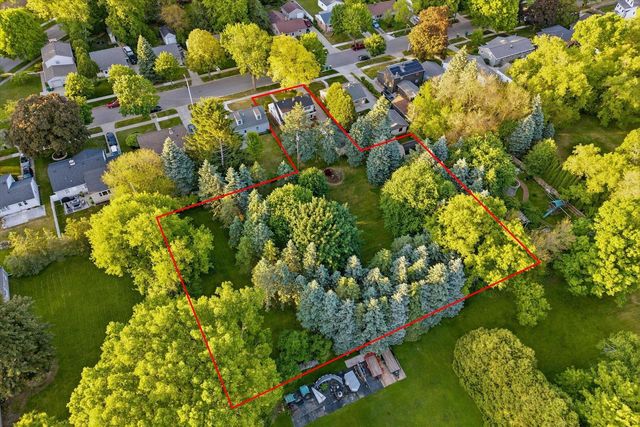 N56W5543 Sunnyside LANE, Cedarburg, WI 53012