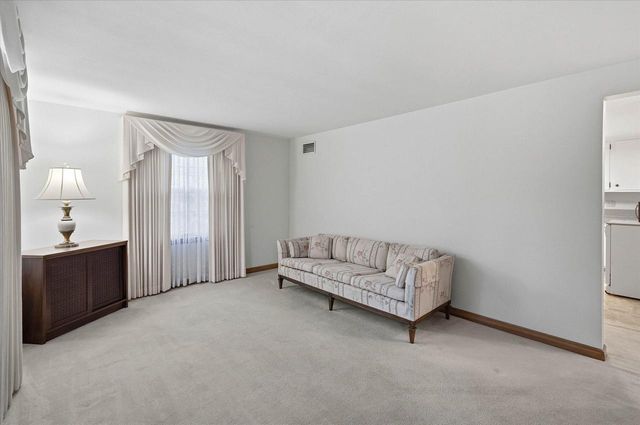 N56W5543 Sunnyside LANE, Cedarburg, WI 53012