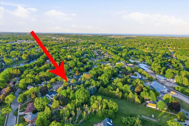 N56W5543 Sunnyside LANE, Cedarburg, WI 53012