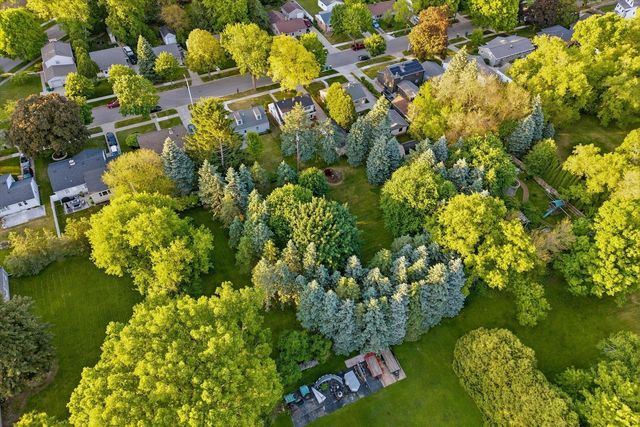 N56W5543 Sunnyside LANE, Cedarburg, WI 53012