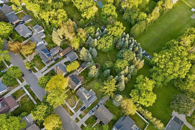 N56W5543 Sunnyside LANE, Cedarburg, WI 53012