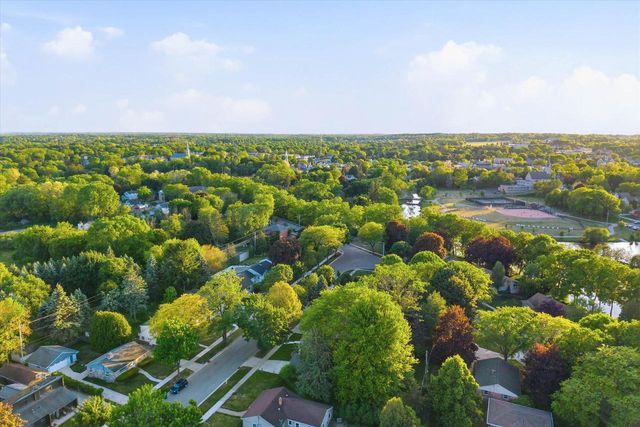 N56W5543 Sunnyside LANE, Cedarburg, WI 53012