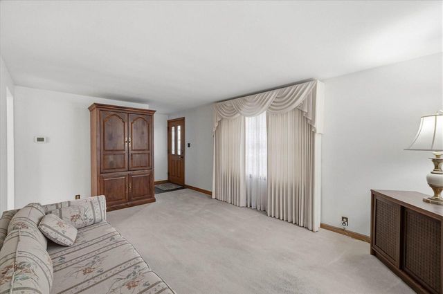 N56W5543 Sunnyside LANE, Cedarburg, WI 53012