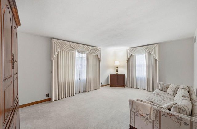 N56W5543 Sunnyside LANE, Cedarburg, WI 53012