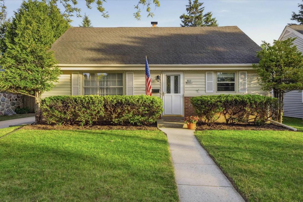 N56W5543 Sunnyside LANE, Cedarburg, WI 53012