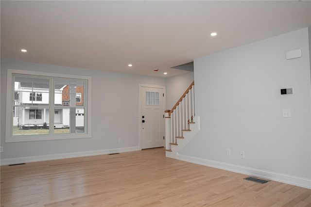 5 Recess Lane, Warwick, RI 02889