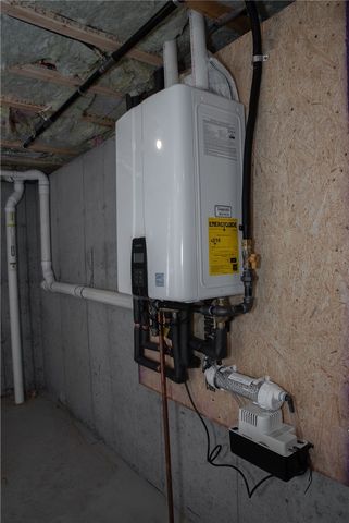 5 Recess Lane, Warwick, RI 02889