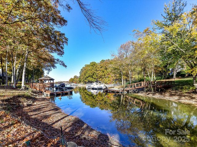 21300 Carina Lane, Cornelius, NC 28031