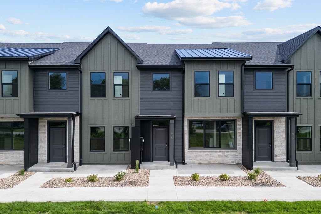 917 Percheron Lane, Norwalk, IA 50211