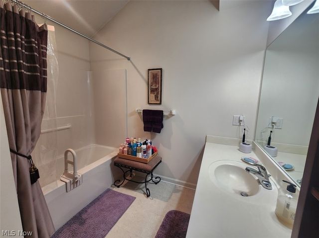 5227 Redford Drive, Brunswick, OH 44212