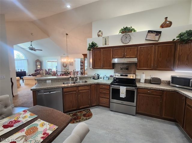 5227 Redford Drive, Brunswick, OH 44212