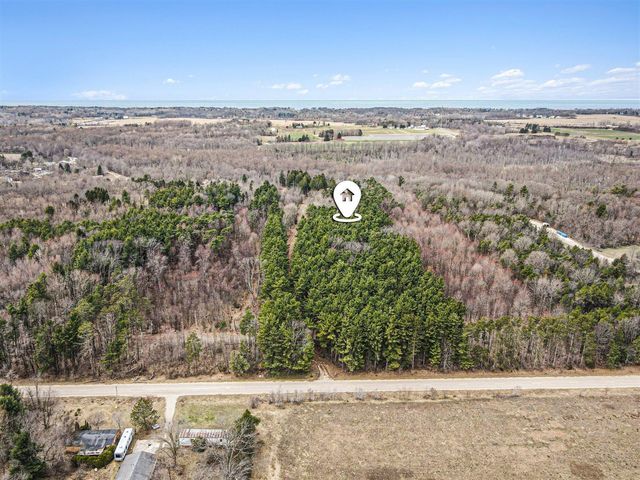 358 69th, South Haven, MI 49090