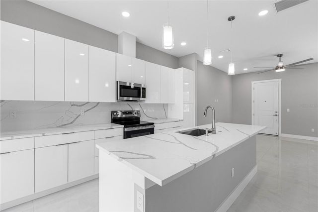 7015 N CENTRAL AVENUE Unit D, Tampa, FL 33604